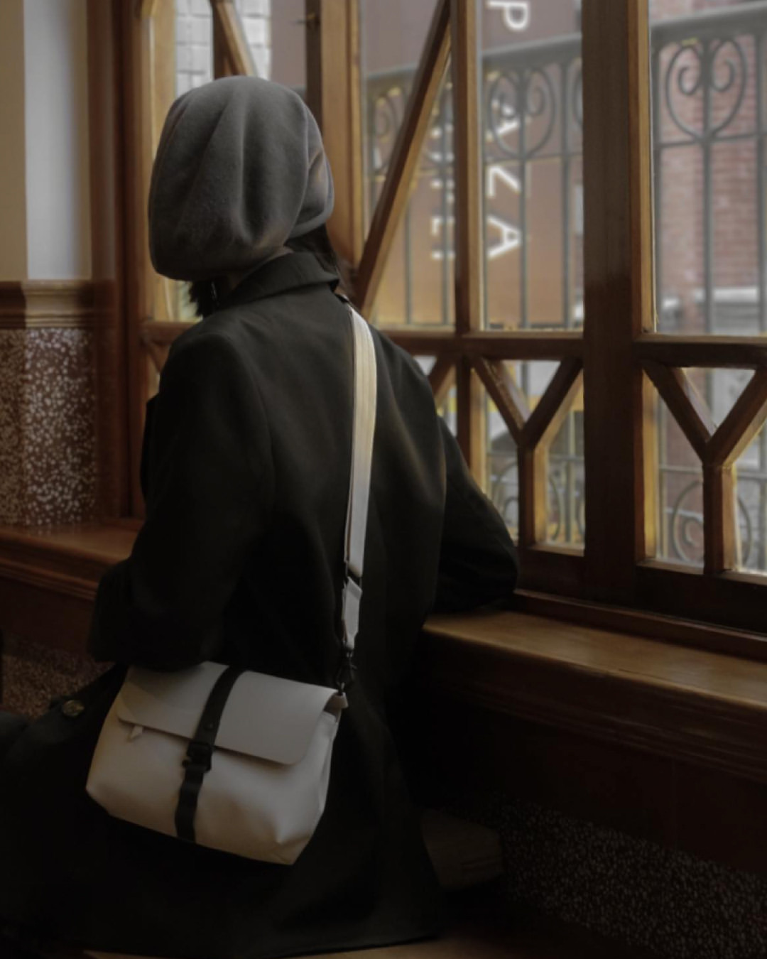 Happy holidays! @chi__ckennnnn1115⁠ proves the Spl&auml;sh Crossbody bag is the ultimate gift for anyone who values both function and style. ⁠⁠#gastonluga