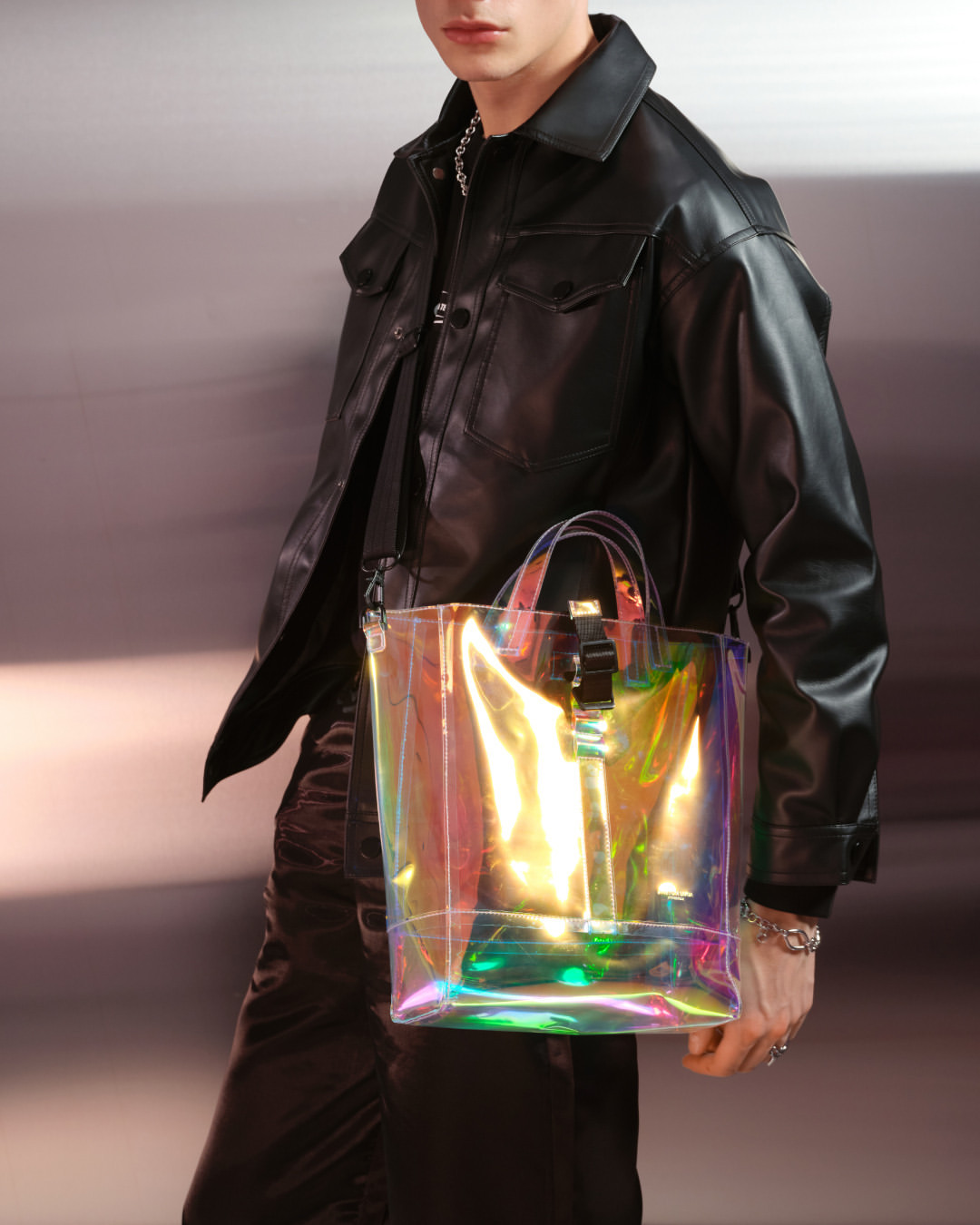 Shine in Prism this Valentine&rsquo;s Day! A color that stands out, just like you. The Spl&auml;sh Tote is back with a fresh look&mdash;eco-friendly, waterproof, and designed to go everywhere.⁠⁠Buy two items and enjoy 10% off! ⁠⁠#gastonluga